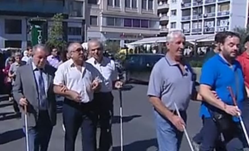 Στους δρόμους τα άτομα με αναπηρία για τις συντάξεις τους