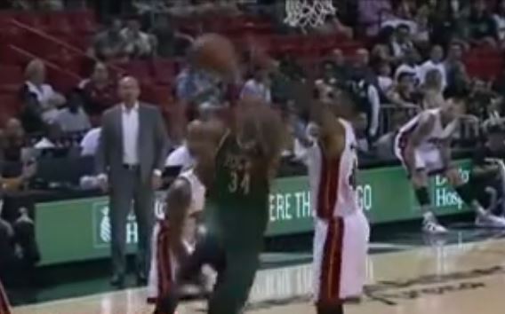 Νέα εντυπωσιακή εμφάνιση Αντετοκούνμπο στο NBA