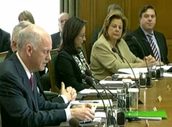 Δυσφορία στη κυβέρνηση από τα σενάρια περί αναδιάρθρωσης