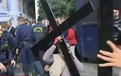 Ένταση στη συγκέντρωση ατόμων με αναπηρία έξω από το ΥΠΟΙΚ