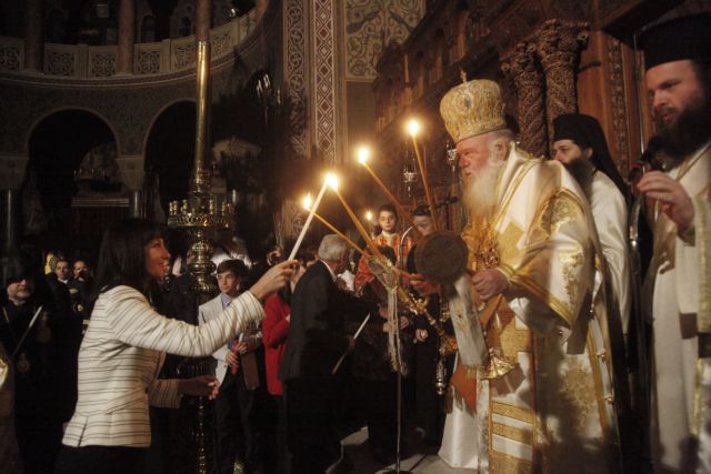 Ανάσταση με κατάνυξη και μηνύματα για ενότητα και ελπίδα