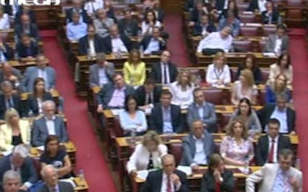 Αναβρασμός στο ΠαΣοΚ από τις παραιτήσεις βουλευτών