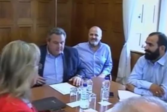 Ο Π.Καμμένος από το Facebook μιλάει για αποστασίες