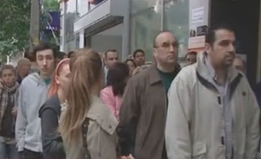 Περισσότεροι από 900.000 είναι οι μακροχρόνια άνεργοι