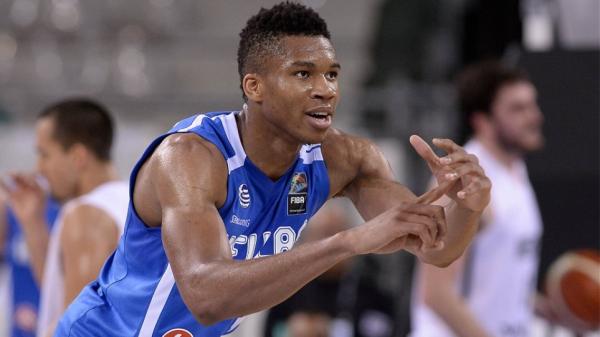 Αντετοκούνμπο: «Ο Θανάσης παίζει για την Ελλάδα με την ψυχή του»