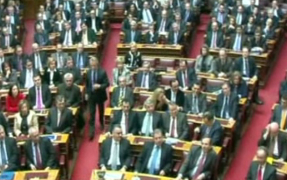 Αντιδρούν τα κόμματα για την «απαίτηση» για συναίνεση