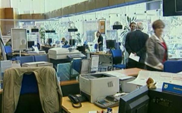 Αντιδράσεις εργαζομένων και κομμάτων από τη συγχώνευση Alpha-Eurobank