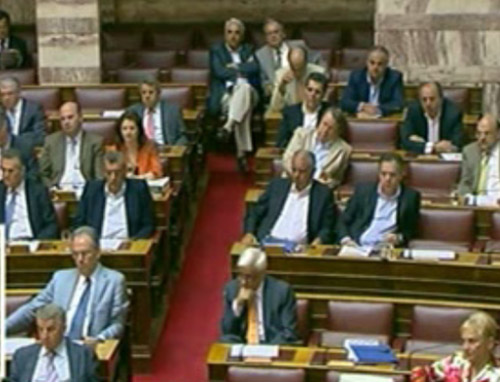 Πολιτική κόντρα στη Βουλή για τις σαρωτικές αλλαγές στο ασφαλιστικό