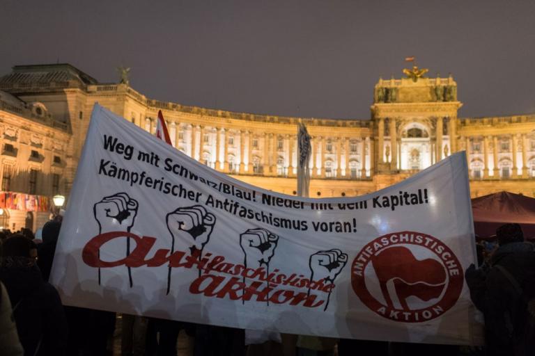 Αυστρία: Χιλιάδες διαδηλωτές κατά της κυβέρνησης δεξιάς-ακροδεξιάς