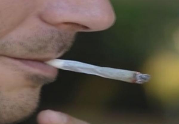 Συζητούν και πάλι για φόρο 2 ευρώ στα τσιγάρα