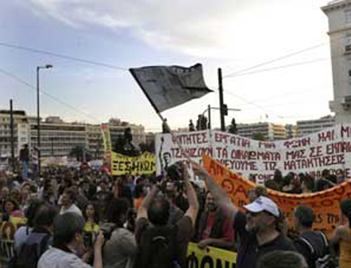 Μαζική συμμετοχή στις απεργιακές πορείες