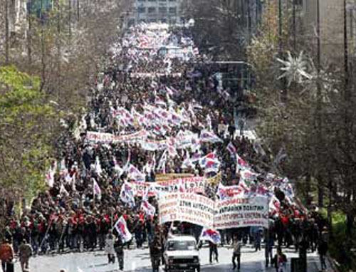 Σε απεργιακό κλοιό η χώρα