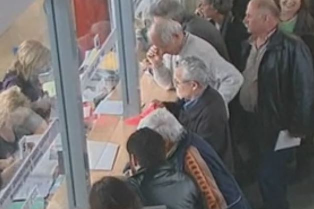 Από ποιές υπηρεσίες θα είναι οι πρώτοι 2.000 υπάλληλοι που θα απολυθούν