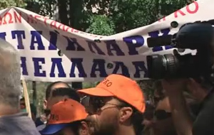 Η τρόικα «πιέζει» την κυβέρνηση για 4.000 «απολύσεις»