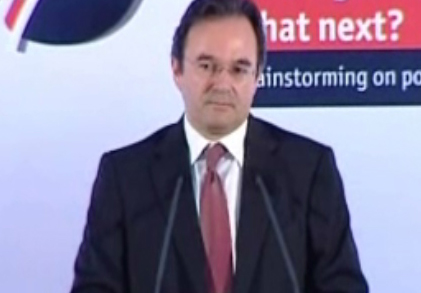 Δεν αποκλείει απολύσεις στο Δημόσιο ο Παπακωνσταντίνου