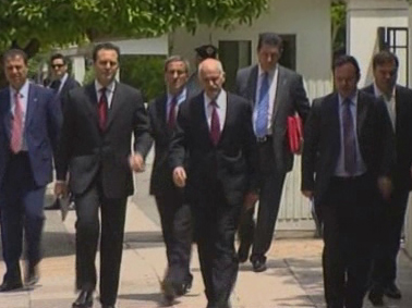Ο Γ.Παπανδρέου εμμένει στη συναίνεση και σκέφτεται τη συμμετοχή τεχνοκρατών