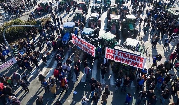 Θεσσαλονίκη: Ματαιώθηκαν τα εγκαίνια της «Agrotica» λόγω επεισοδίων μεταξύ αγροτών – ΜΑΤ