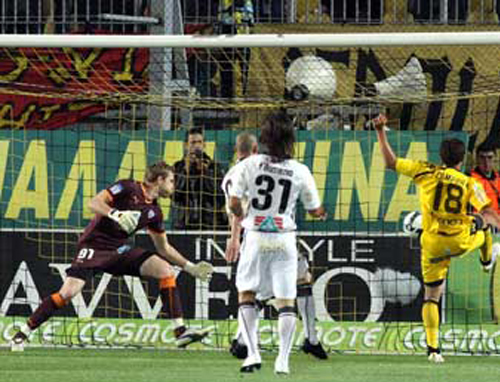 Ο Αρης νίκησε τον ΠΑΟΚ 3-2, αλλά απέφυγε την τελευταία θέση μέσω… ΟΑΚΑ