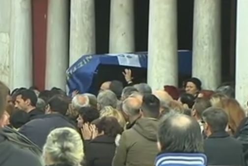 Το τελαυταίο αντίο στον δολοφονημένο αρχιφύλακα των φυλακών Δομοκού