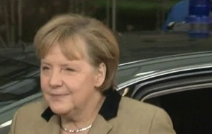 Η κυβέρνηση «ελπίζει» σε κάτι καλό από την επίσκεψη Μέρκελ