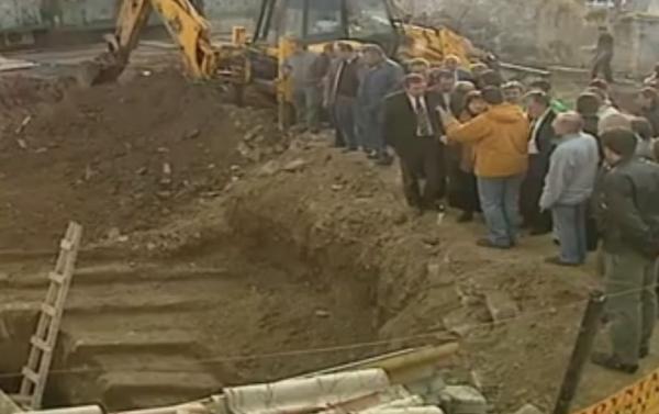 Αρχαίο θέατρο στο Μενίδι παραμένει θαμμένο για 7 χρόνια