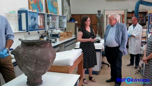 Ο Αρ. Μπαλτάς στο Αρχαιολογικό Μουσείο και στο εργαστήριο συντήρησης