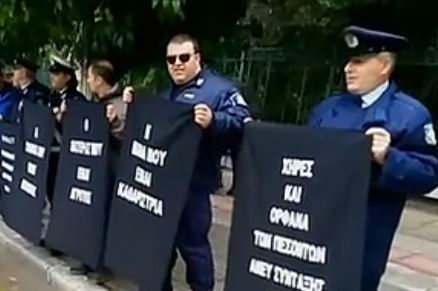 Πορεία ενστόλων στο κέντρο της Αθήνας