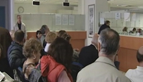 Τρόικα: Ζητά νέες μειώσεις σε επικουρικές- εφάπαξ