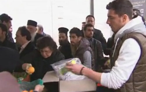 Οι Έλληνες διεθνείς προσέφεραν φαγητό στο κέντρο σίτισης αστέγων του Δ.Αθηναίων