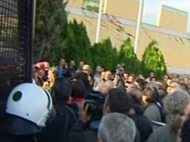 Από τη διαμαρτυρία εργαζομένων έξω από το υπουργείο Υποδομών