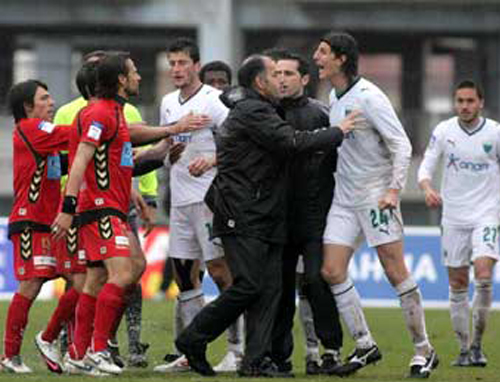 «Διπλά» σωτηρίας για Ξάνθη και υποβιβασμού για Λεβαδειακό, το… πρωτάθλημα στη βία