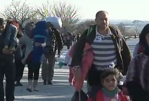 H ΠΓΔΜ κλείνει τα σύνορα για Αφγανούς, ασφυξία στην Ειδομένη