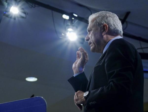 Avramopoulos says EU preparing legal framework to secure internet against terrorists, far-right