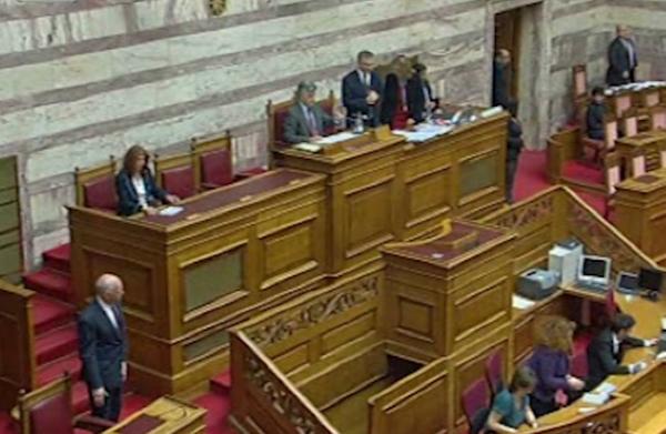 Αντιπαράθεση Παπανδρέου- Καρατζαφέρη για τους «τζιτζιφιόγκους»