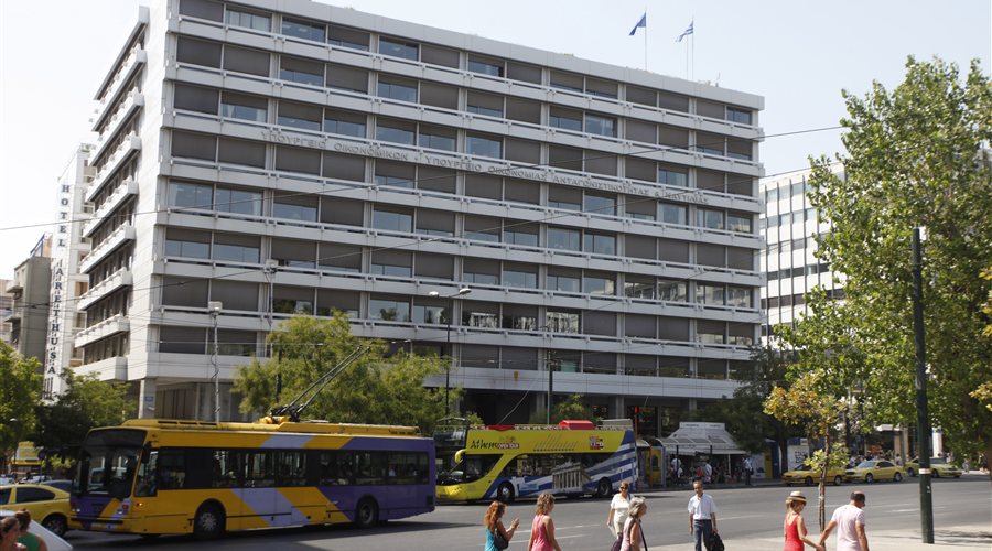 Μπαράζ ενστάσεων από τα κόμματα για το φορολογικό νομοσχέδιο