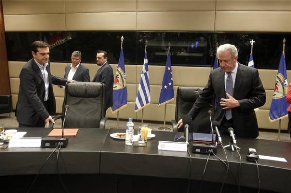 Επίσκεψη Τσίπρα στο υπουργείο Εθνικής Άμυνας