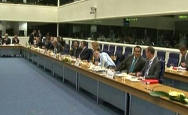 Πιέσεις από τους δανειστές για την εφαρμογή του Μεσοπρόθεσμου