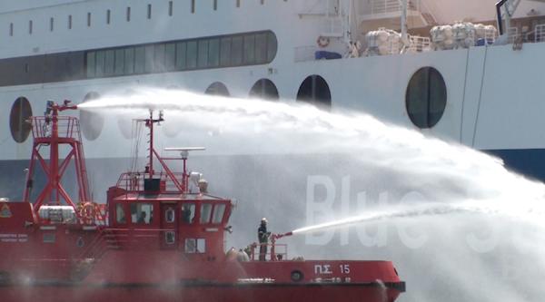 Ασκηση ετοιμότητας για περίπτωση πυρκαγιάς σε πλοίο στον Πειραιά