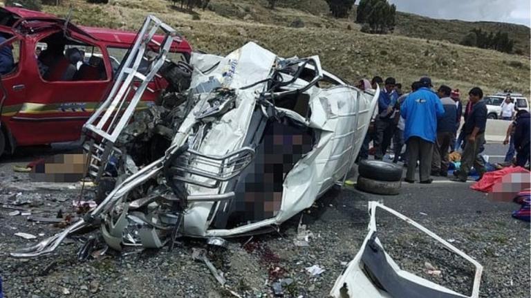 Βολιβία: Δεκαεπτά νεκροί από σύγκρουση λεωφορείων