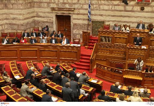 Αλληλοκατηγορίες στη Βουλή μεταξύ πολιτικών αρχηγών
