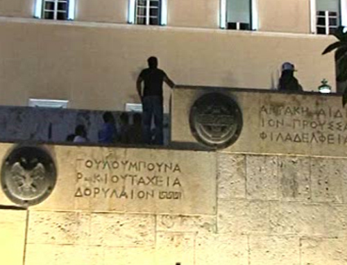 Κλειστό το Σύνταγμα και απειλή για αποκλεισμό των εθνικών οδών από τους μεταφορείς