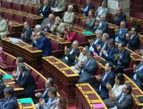 Σκληρή αντιπαράθεση στη Βουλή στη συζήτηση του νομοσχεδίου για τη Διαφάνεια στο Δημόσιο