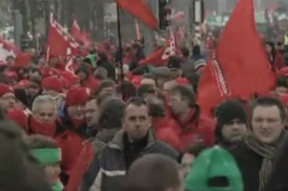 Ηχηρές διαδηλώσεις στις Βρυξέλλες έξω από το κτίριο της Συνόδου Κορυφής