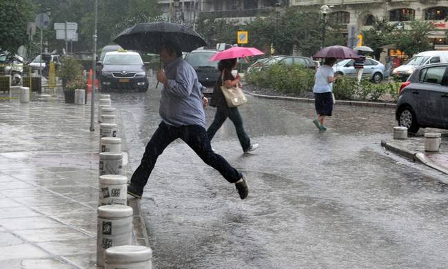Βροχές και καταιγίδες σε όλη τη χώρα