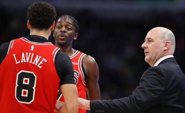 Χαμός στους Μπουλς: Οι παίκτες κατήγγειλαν τον προπονητή