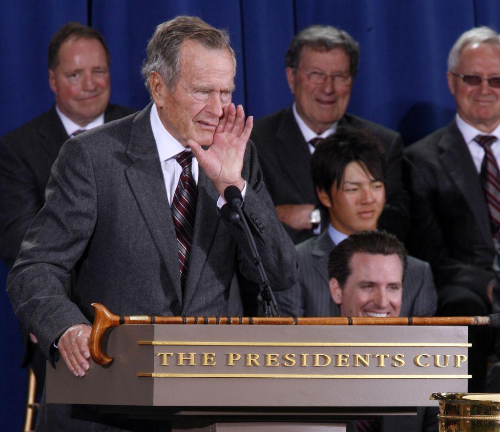 Τραμπ, Ομπάμα και Κλίντον αποχαιρετούν τον Τζορτζ Μπους