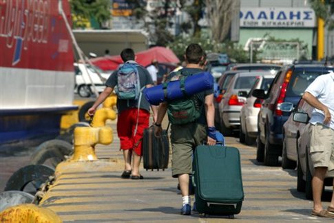 Επτά στου δέκα Έλληνες δεν θα κάνουν φέτος διακοπές