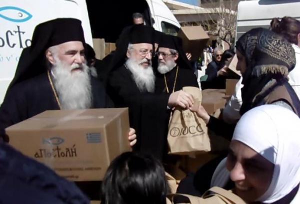 Πειραιάς: Διανομή τροφίμων στους πρόσφυγες διέθεσε η ΜΚΟ Αποστολή
