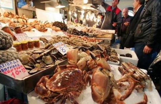 Βαρβάκειος Αγορά: Με συγκεκριμένο ποσό στην τσέπη για το σαρακοστιανό τραπέζι