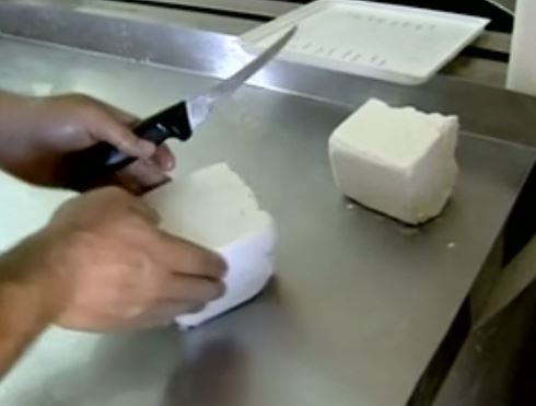 «Κόφτης» στην ελληνικότητα της φέτας – Αντιδρούν οι κτηνοτρόφοι